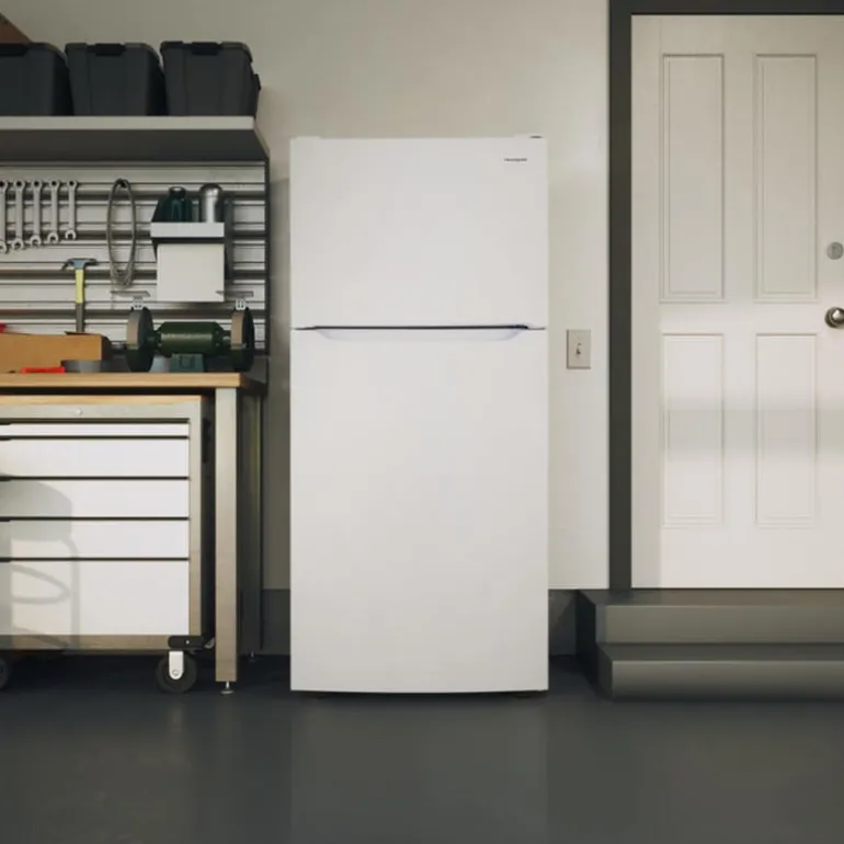FRIGIDAIRE 18 Cu ft 30 In Refrigerator White Top Freezer - FFHT1814YW
