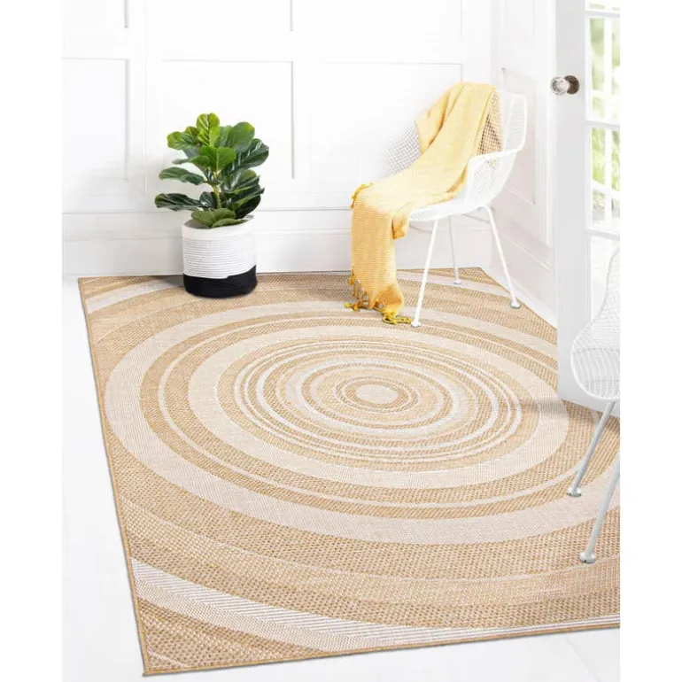 Indoor or Outdoor Rug - 5 x 7