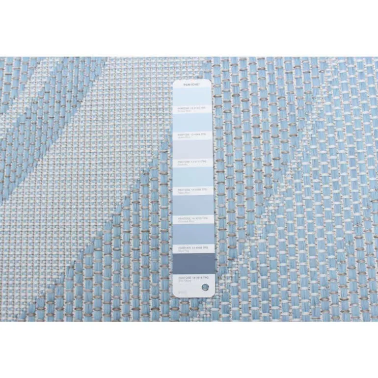 Indoor or Outdoor Rug - 7 x 10
