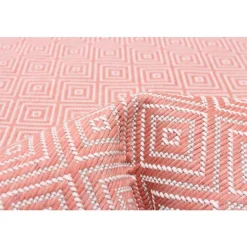 Indoor or Outdoor Rug - 5 x 7